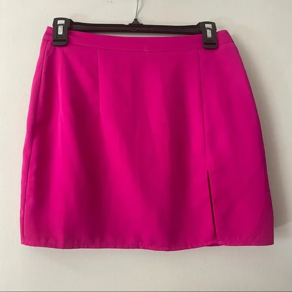 Superdown Kylie Mini Skirt Set in Magenta - Picture 4 of 11